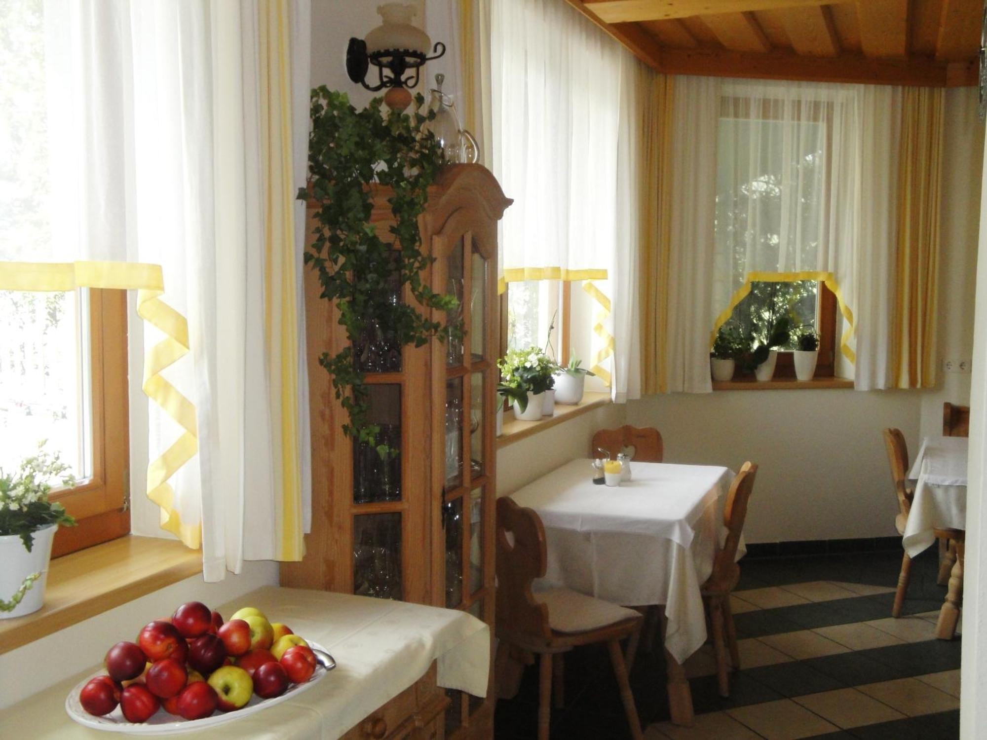 Hotel Pension Schwaiger Sankt Margarethen im Lungau Dış mekan fotoğraf
