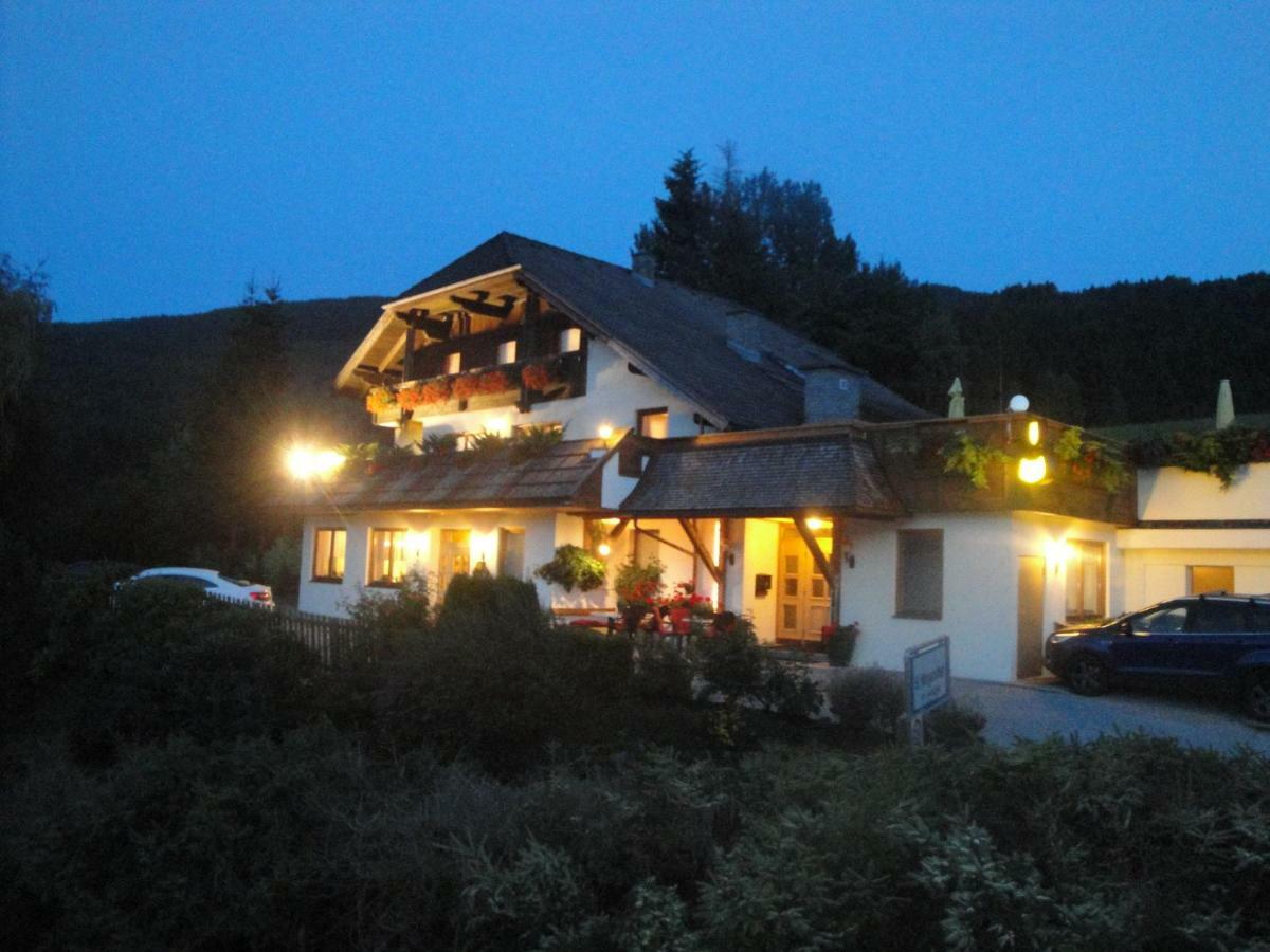 Hotel Pension Schwaiger Sankt Margarethen im Lungau Dış mekan fotoğraf